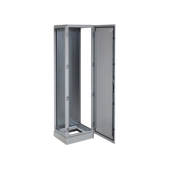 Samostojeći metalni ormar sa postoljem i montažnom pločom, dimenzija 2100x600x500mm